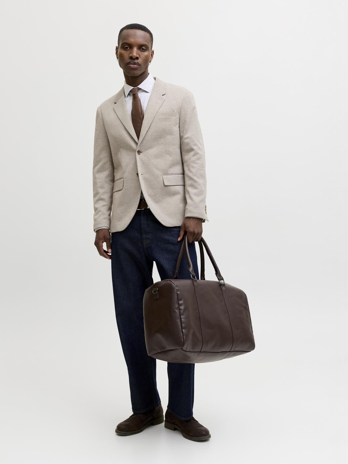 model_shot-front_full